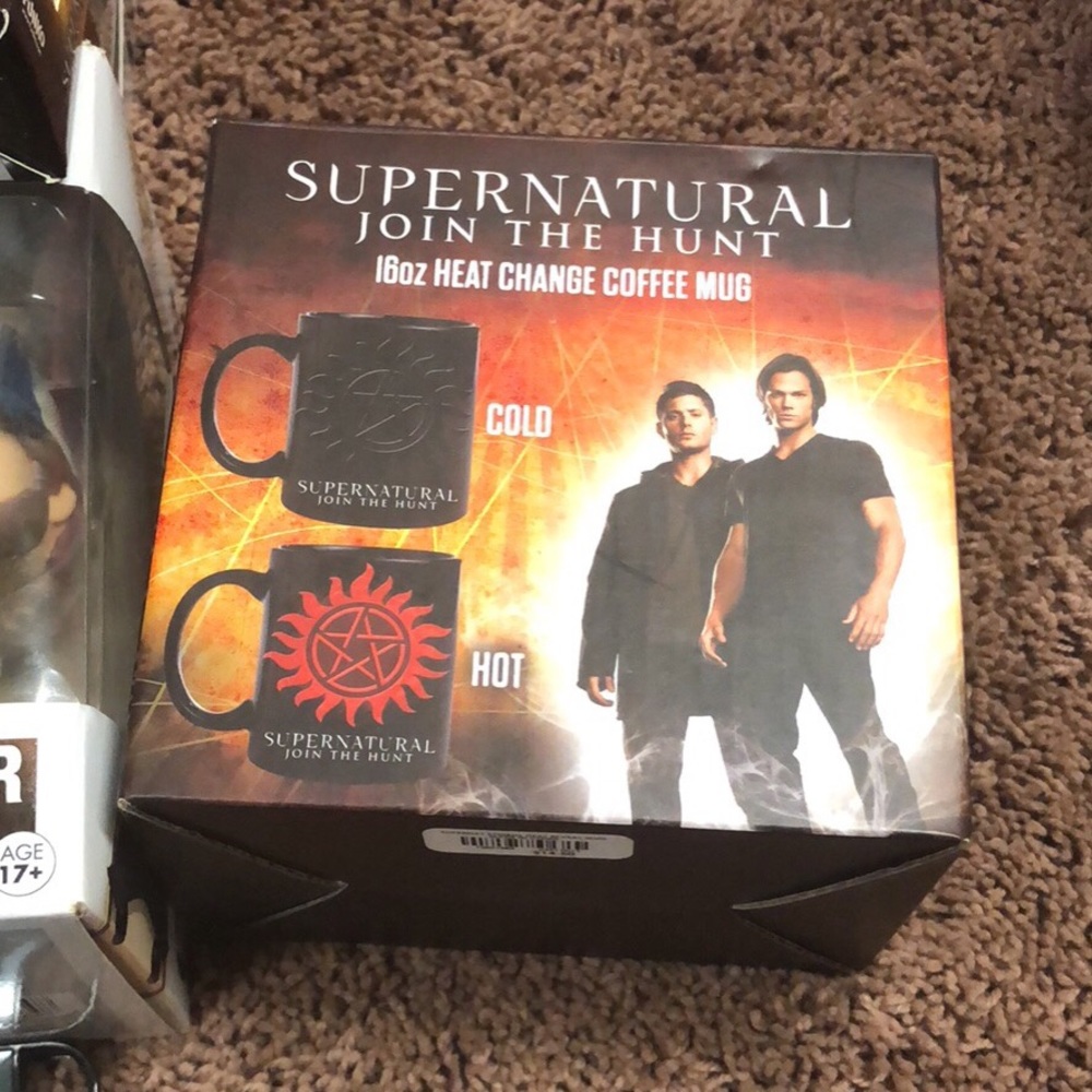 BNWT supernatural color changing mug!